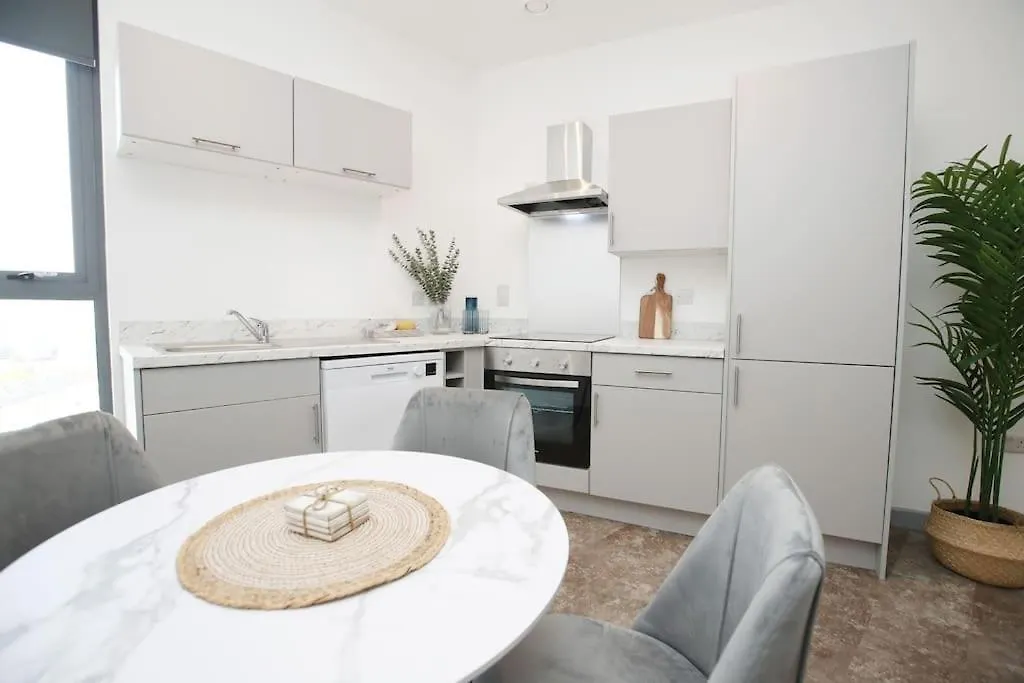 High Point 2 Bed Apartment Bradford