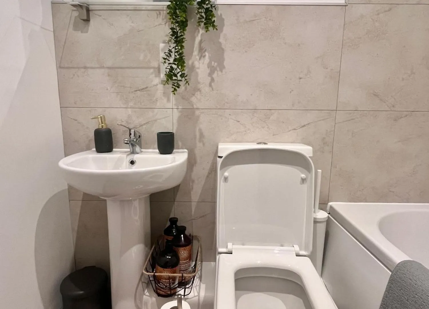 High Point 2 Bed Apartment Bradford  0*, Bradford (West Yorkshire)